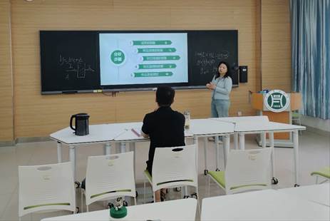 人在厨房里AI 生成的内容可能不正确。 人在厨房里AI 生成的内容可能不正确。