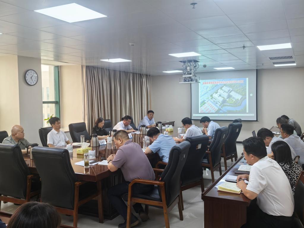 我校召开智慧农林综合实验实训中心项目使用功能推进会